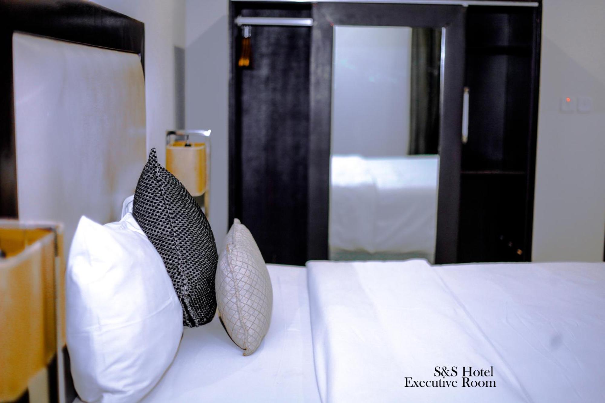 S & S Hotel & Suites Лаґос Екстер'єр фото