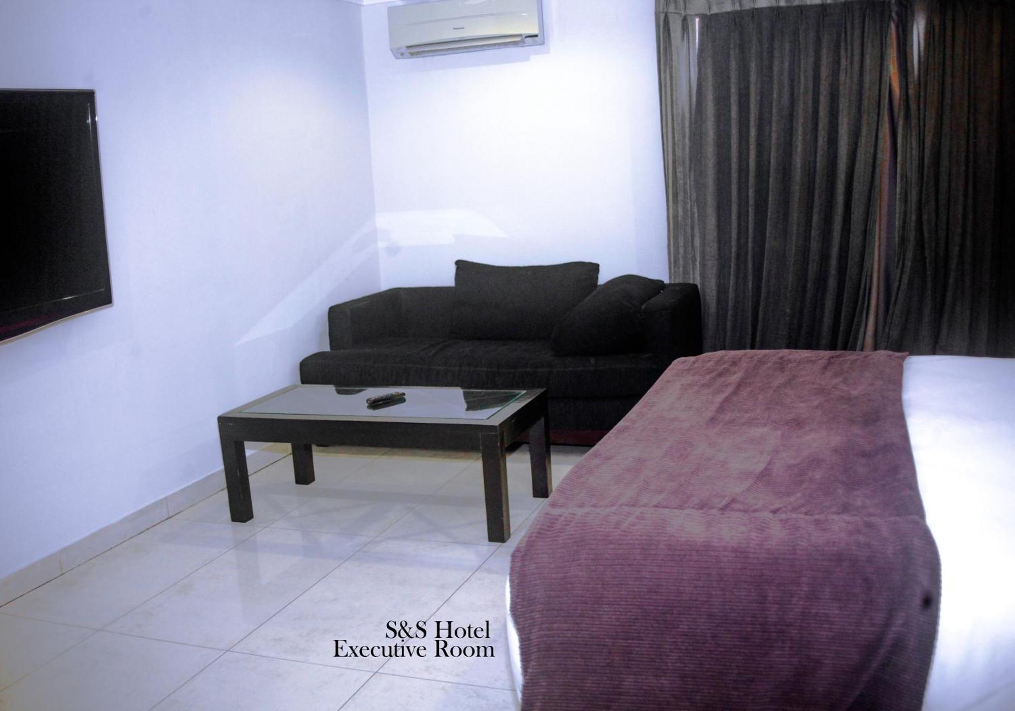 S & S Hotel & Suites Лаґос Екстер'єр фото