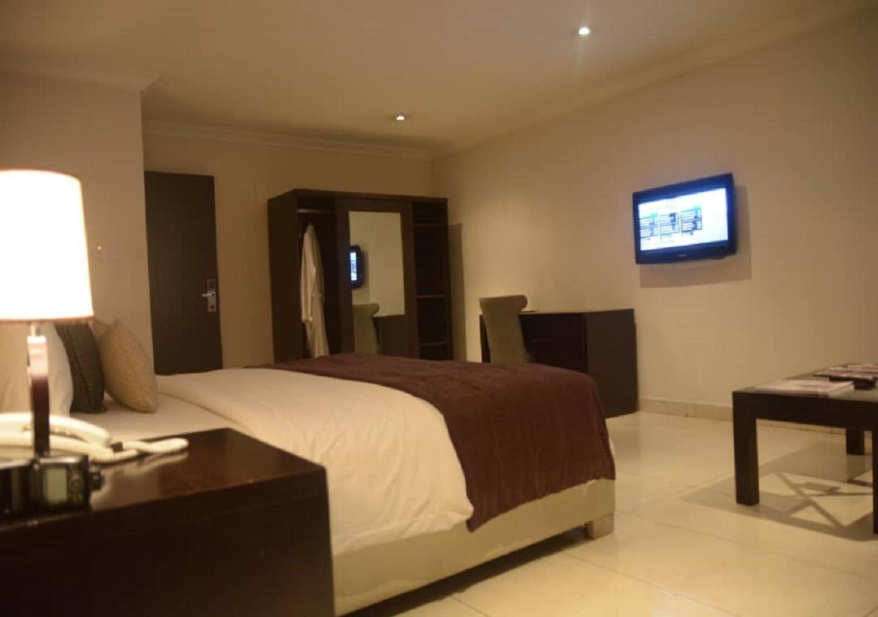 S & S Hotel & Suites Лаґос Екстер'єр фото