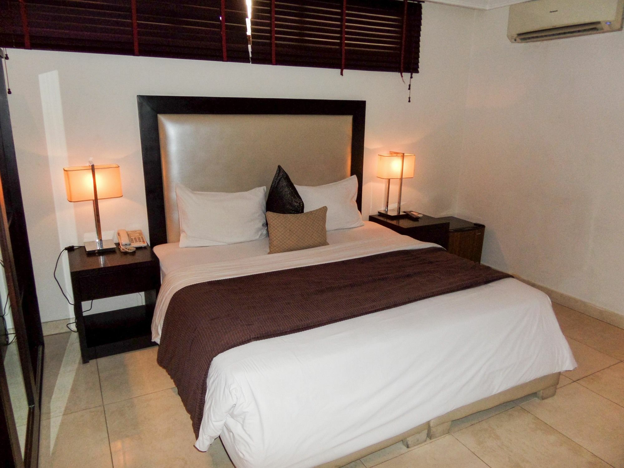 S & S Hotel & Suites Лаґос Екстер'єр фото